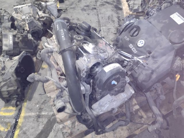 bontott VW TOURAN Komplett Motor (Segédberendezésekkel)