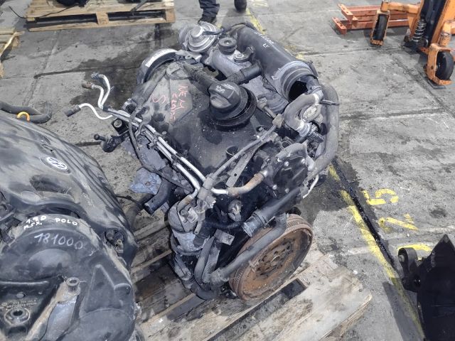 bontott VW TOURAN Komplett Motor (Segédberendezésekkel)