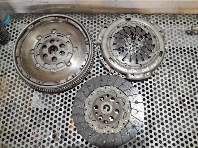 bontott VW TOURAN Kuplung Szett (Szerkezet, Tárcsa)