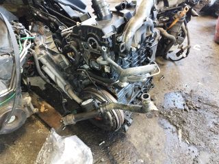 bontott VW TOURAN Motor (Fűzött blokk hengerfejjel)