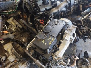bontott VW TOURAN Motor (Fűzött blokk hengerfejjel)