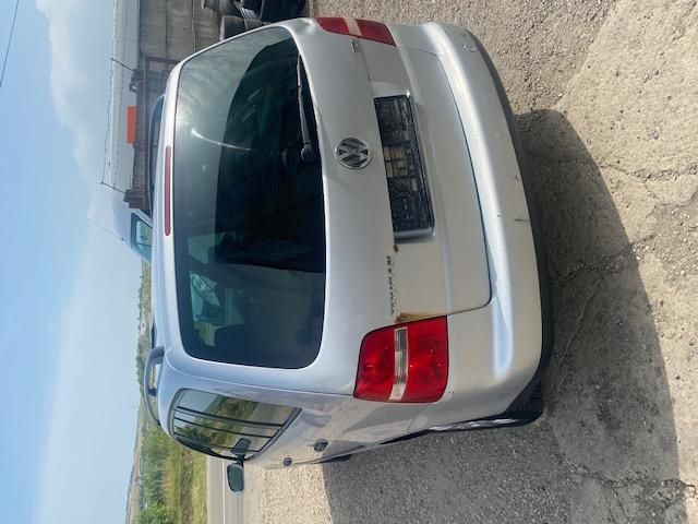 bontott VW TOURAN Motor (Fűzött blokk hengerfejjel)