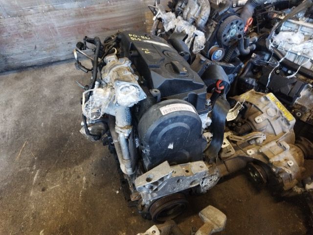 bontott VW TOURAN Motor (Fűzött blokk hengerfejjel)