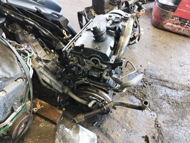 bontott VW TOURAN Motor (Fűzött blokk hengerfejjel)