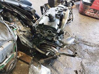 bontott VW TOURAN Motor (Fűzött blokk hengerfejjel)