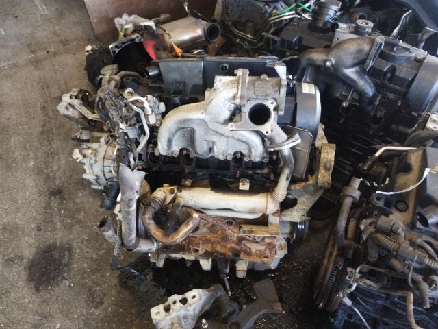 bontott VW TOURAN Motor (Fűzött blokk hengerfejjel)