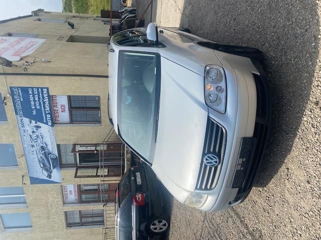 bontott VW TOURAN Motor (Fűzött blokk hengerfejjel)