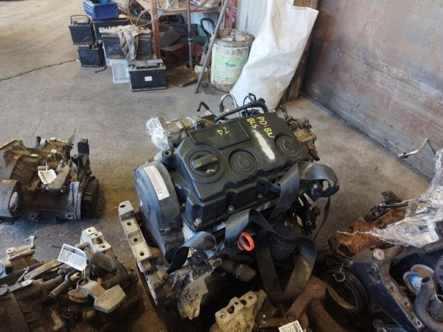 bontott VW TOURAN Motor (Fűzött blokk hengerfejjel)