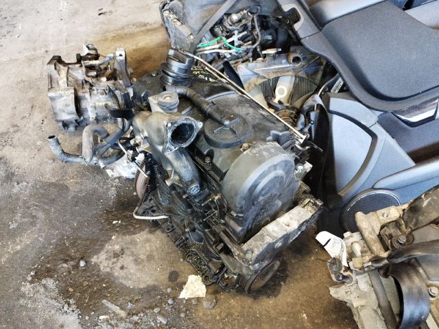 bontott VW TOURAN Motor (Fűzött blokk hengerfejjel)