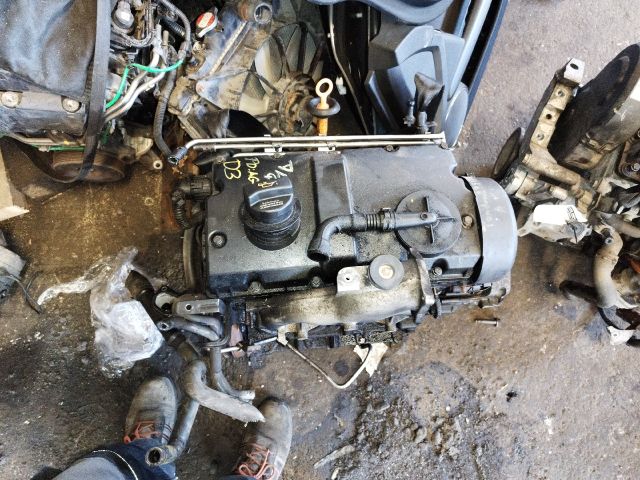 bontott VW TOURAN Motor (Fűzött blokk hengerfejjel)