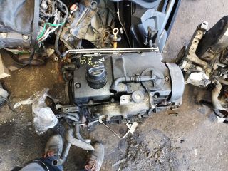bontott VW TOURAN Motor (Fűzött blokk hengerfejjel)