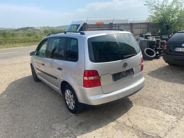 bontott VW TOURAN Motor (Fűzött blokk hengerfejjel)
