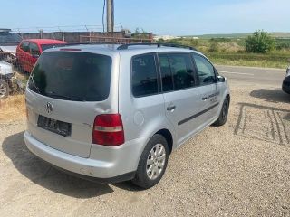 bontott VW TOURAN Motor (Fűzött blokk hengerfejjel)