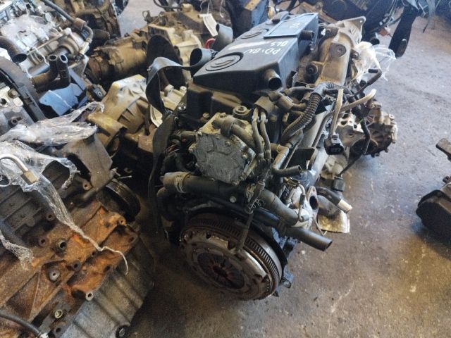 bontott VW TOURAN Motor (Fűzött blokk hengerfejjel)