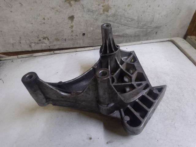 bontott VW TOURAN Motor Tartó Bak (Fém)