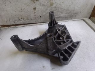 bontott VW TOURAN Motor Tartó Bak (Fém)