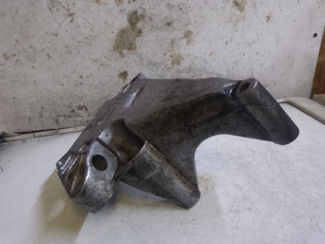 bontott VW TOURAN Motor Tartó Bak (Fém)