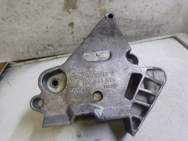 bontott VW TOURAN Motor Tartó Bak (Fém)