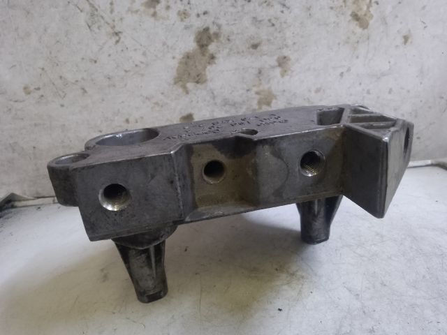 bontott VW TOURAN Motor Tartó Bak (Fém)