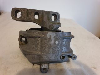 bontott VW TOURAN Motor Tartó Bak Jobb