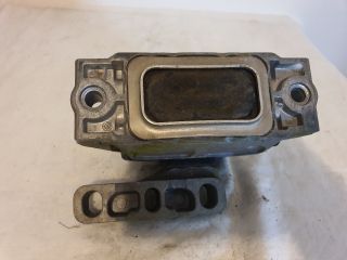 bontott VW TOURAN Motor Tartó Bak Jobb