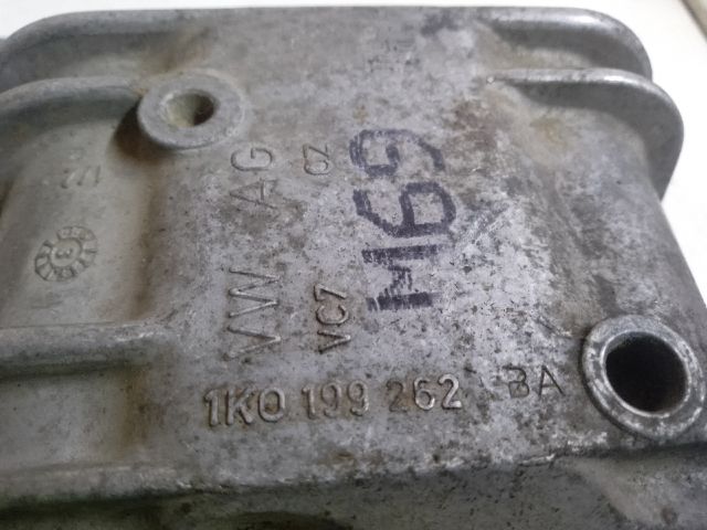 bontott VW TOURAN Motor Tartó Bak Jobb