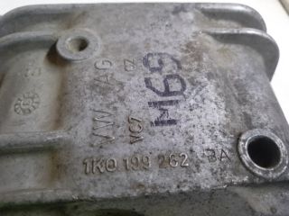 bontott VW TOURAN Motor Tartó Bak Jobb