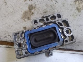 bontott VW TOURAN Motor Tartó Bak Jobb