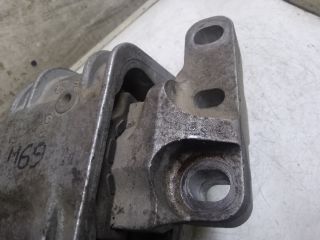 bontott VW TOURAN Motor Tartó Bak Jobb