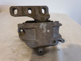 bontott VW TOURAN Motor Tartó Bak Jobb