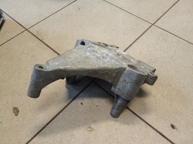 bontott VW TOURAN Motor Tartó Bak (Pozíciófüggetlen)