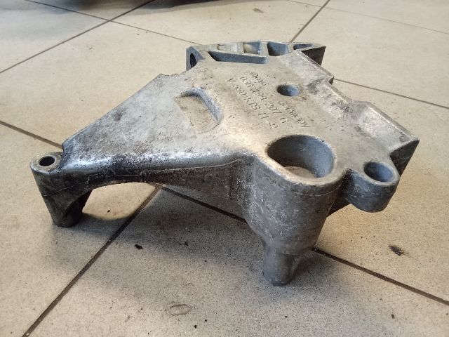 bontott VW TOURAN Motor Tartó Bak (Pozíciófüggetlen)