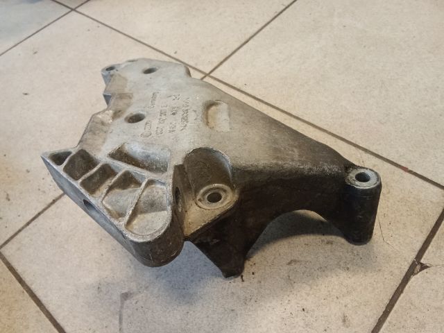 bontott VW TOURAN Motor Tartó Bak (Pozíciófüggetlen)