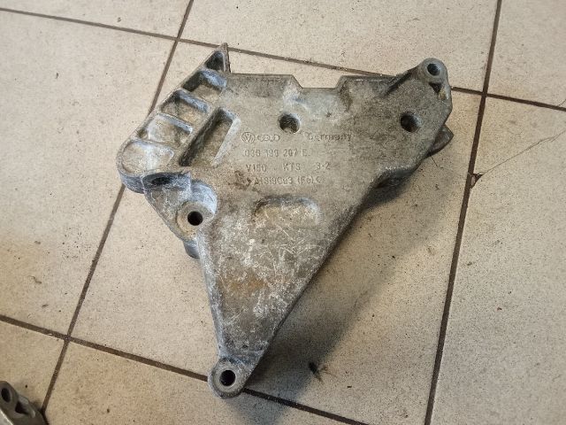 bontott VW TOURAN Motor Tartó Bak (Pozíciófüggetlen)