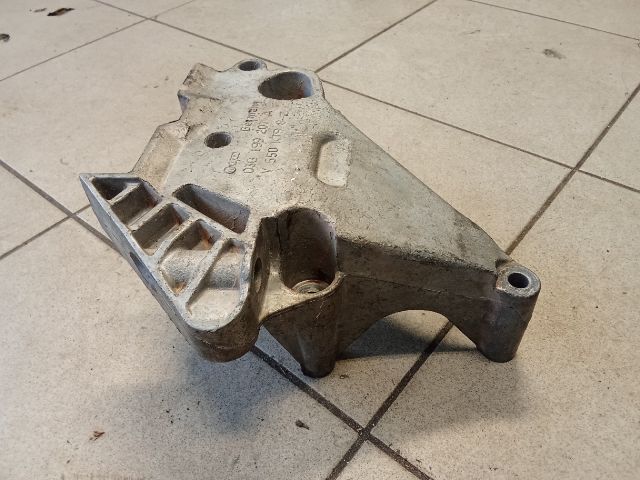 bontott VW TOURAN Motor Tartó Bak (Pozíciófüggetlen)