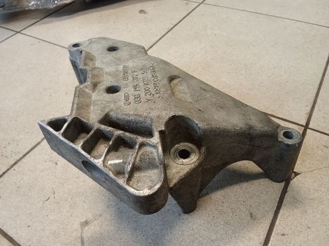 bontott VW TOURAN Motor Tartó Bak (Pozíciófüggetlen)