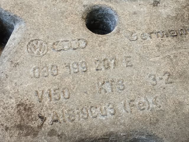 bontott VW TOURAN Motor Tartó Bak (Pozíciófüggetlen)