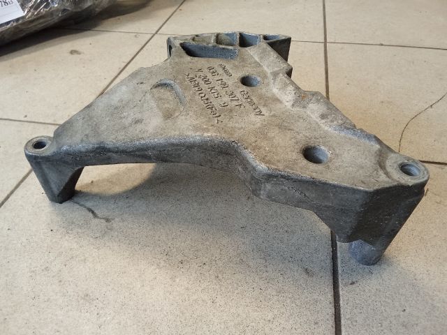 bontott VW TOURAN Motor Tartó Bak (Pozíciófüggetlen)