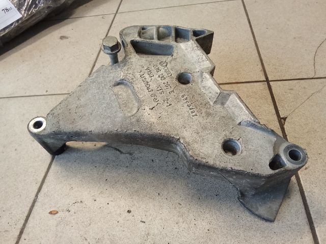 bontott VW TOURAN Motor Tartó Bak (Pozíciófüggetlen)