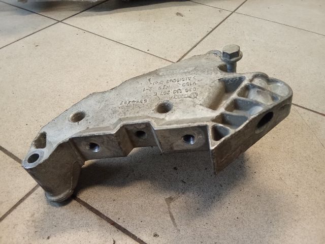 bontott VW TOURAN Motor Tartó Bak (Pozíciófüggetlen)