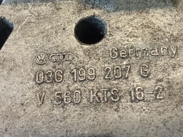 bontott VW TOURAN Motor Tartó Bak (Pozíciófüggetlen)