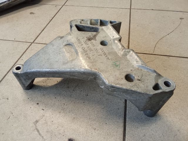 bontott VW TOURAN Motor Tartó Bak (Pozíciófüggetlen)