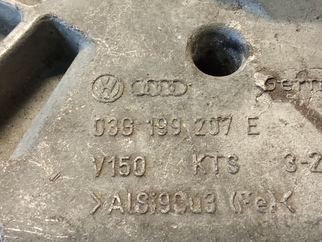 bontott VW TOURAN Motor Tartó Bak (Pozíciófüggetlen)