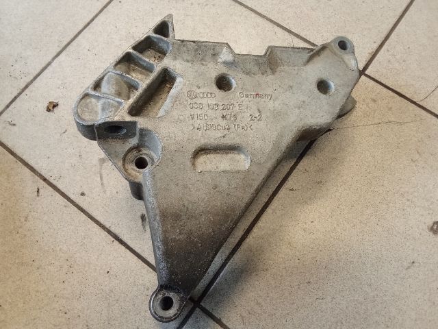 bontott VW TOURAN Motor Tartó Bak (Pozíciófüggetlen)