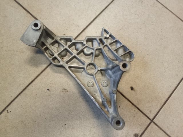 bontott VW TOURAN Motor Tartó Bak (Pozíciófüggetlen)