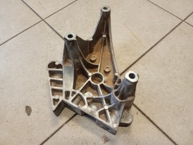 bontott VW TOURAN Motor Tartó Bak (Pozíciófüggetlen)