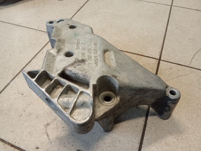 bontott VW TOURAN Motor Tartó Bak (Pozíciófüggetlen)