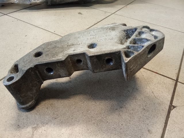 bontott VW TOURAN Motor Tartó Bak (Pozíciófüggetlen)