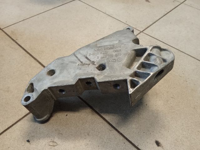 bontott VW TOURAN Motor Tartó Bak (Pozíciófüggetlen)