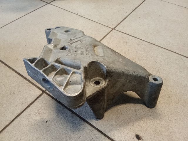 bontott VW TOURAN Motor Tartó Bak (Pozíciófüggetlen)